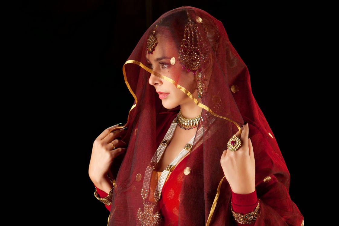 Taj-LISA RAY